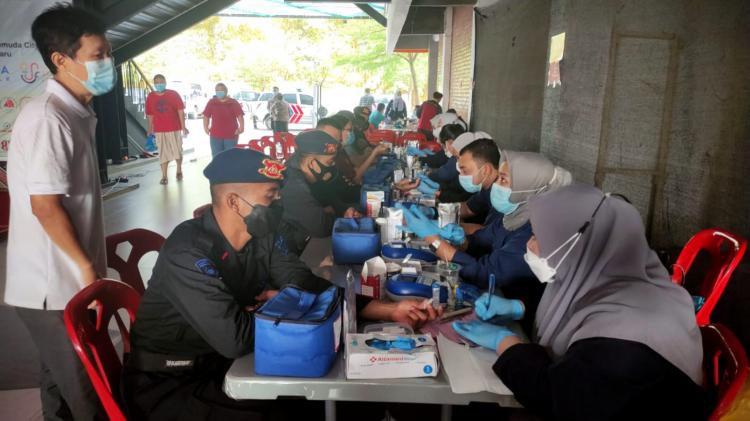 Personel Brimob Polda Riau Ikuti Gerakan 4.000 Kantong Darah Ramadhan