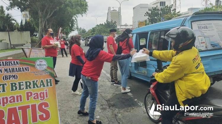 Masyarakat Pekanbaru Antusias Singgahi Stan Jumat Berkah Barisan Puan Maharani Untuk Indonesia Riau