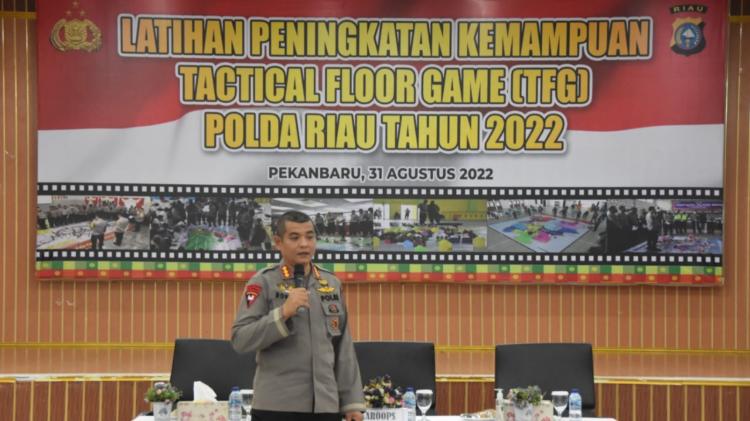 Dansat Brimob Polda Riau Beri Pemaparan Pada Latihan Peningkatan Kemampuan Tactical Floor Game