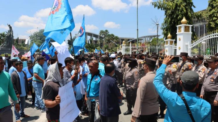 Berjalan Kondusif, Aksi Unjuk Rasa DPD F SPTI - K SPSI Provinsi Riau Menuntut Gubernur Copot Bupati Rohil