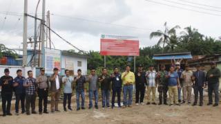 Pemkab Bengkalis Pasang Plang Penghentian Sementara Usaha di Pabrik Minyak Kelapa Sawit PT GMS