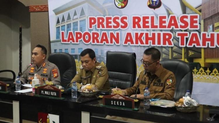 Press Release Akhir Tahun 2022 Polresta Pekanbaru, 320 Personil Dapat Penghargaan dan 60 Personel Mendapat Sanksi