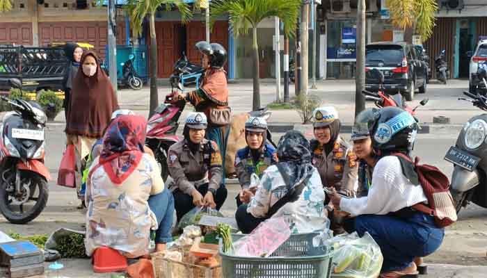 Sambil Berjalan Kaki, Kasat Lantas Polres Dumai Sapa Pedagang Pasar Bunda Sri Mersing