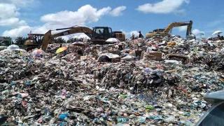 DLHK Maksimalkan 2 Excavator dari Pemprov Kelola Sampah di TPA Muara Fajar