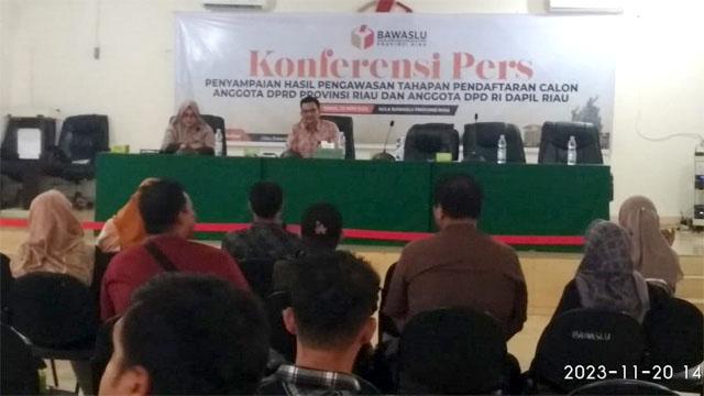 Hingga 17 November, Bawaslu Riau Tertibkan 41.026 APS/APK Caleg Langgar Aturan