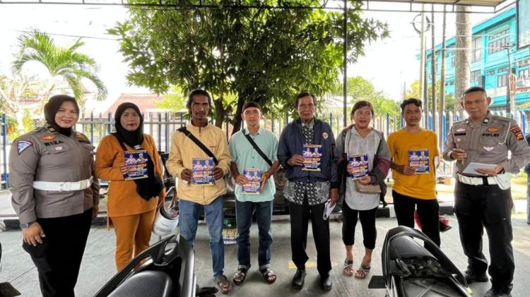 Ditlantas Polda Riau di Pelayanan Cek fisik Kendaraan Ajak Masyarakat Wujudkan Pemilu Damai