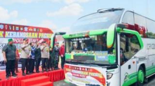 Kapolda Riau Berangkatkan 5 Bus Rombongan Mudik Kebangsaan Presisi 2024
